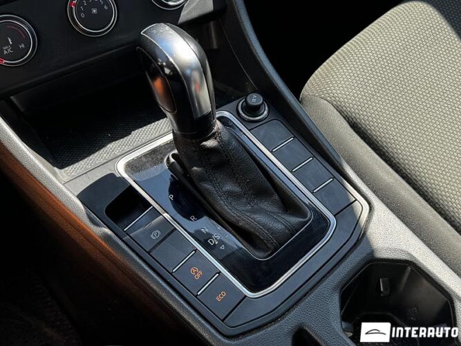 Volkswagen Jetta 36 interauto-car