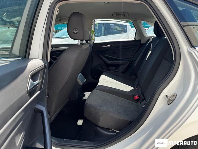 Volkswagen Jetta 41 interauto-car