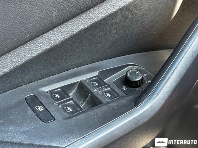 Volkswagen Jetta 39 interauto-car