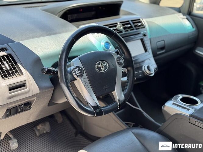 toyota Prius Plus / V 2013