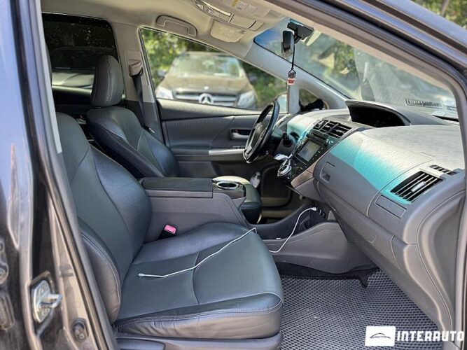 toyota Prius Plus / V 2013