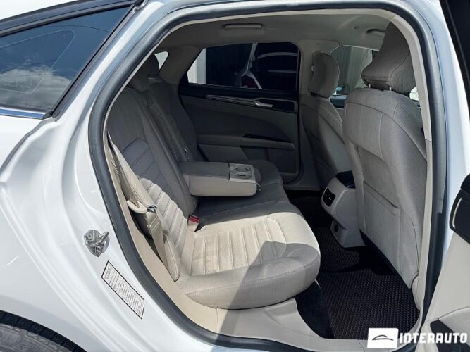 Ford Fusion 41 interauto-car