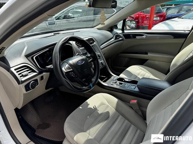 Ford Fusion 33 interauto-car