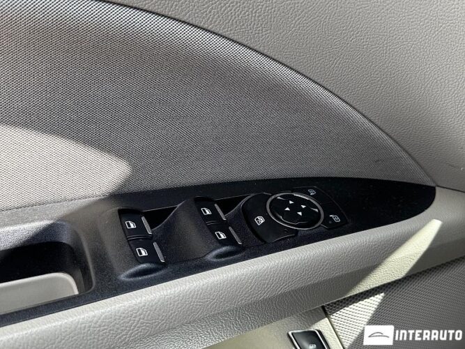 Ford Fusion 44 interauto-car