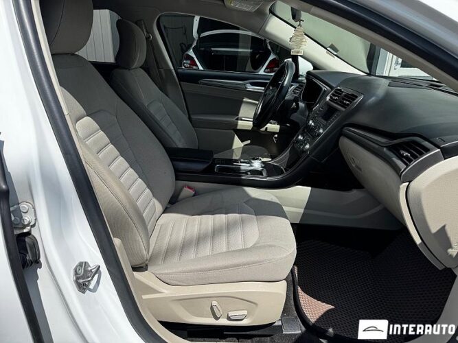 Ford Fusion 42 interauto-car