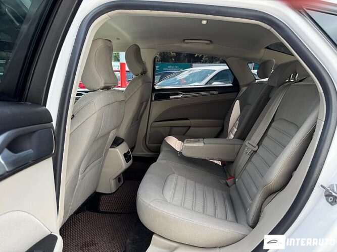 Ford Fusion 34 interauto-car