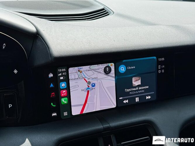 Porsche Taycan 43 interauto-car