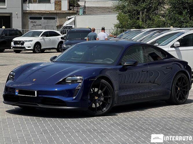 Porsche Taycan 33 interauto-car