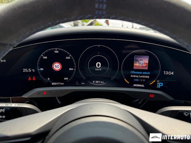 Porsche Taycan 41 interauto-car