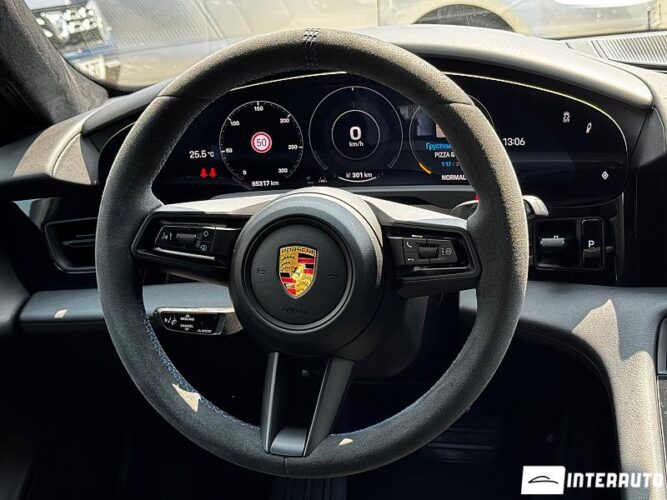 Porsche Taycan 40 interauto-car