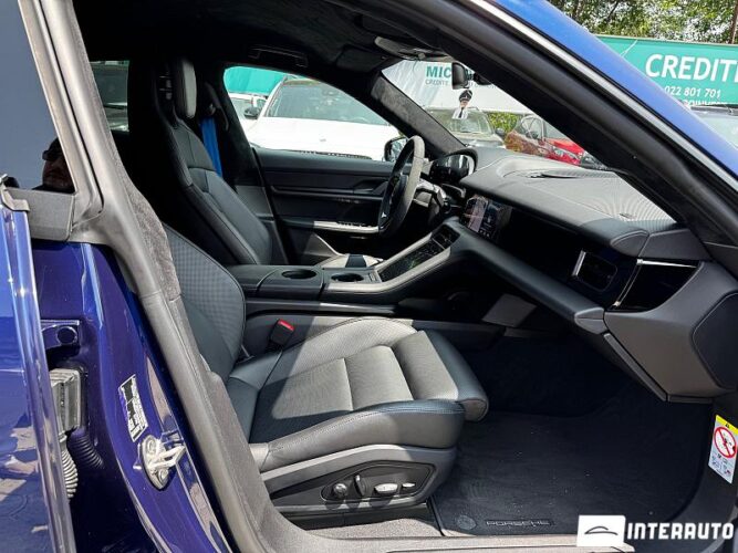 Porsche Taycan 38 interauto-car