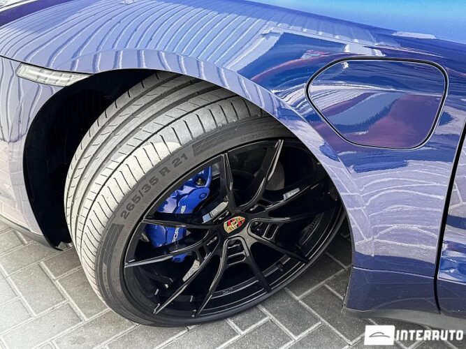 Porsche Taycan 53 interauto-car