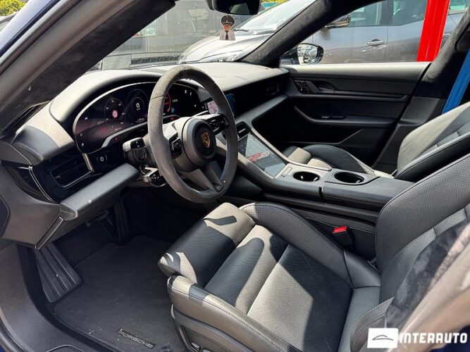 Porsche Taycan 37 interauto-car