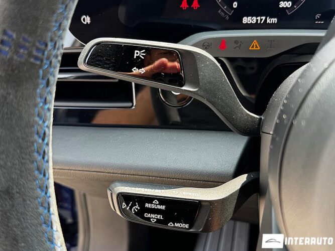 Porsche Taycan 49 interauto-car