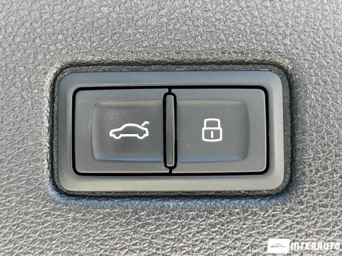 Audi Q7 54 interauto-car