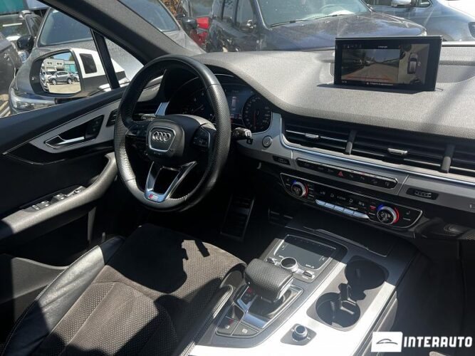 Audi Q7 40 interauto-car