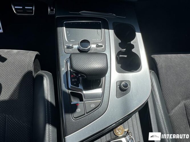 Audi Q7 47 interauto-car