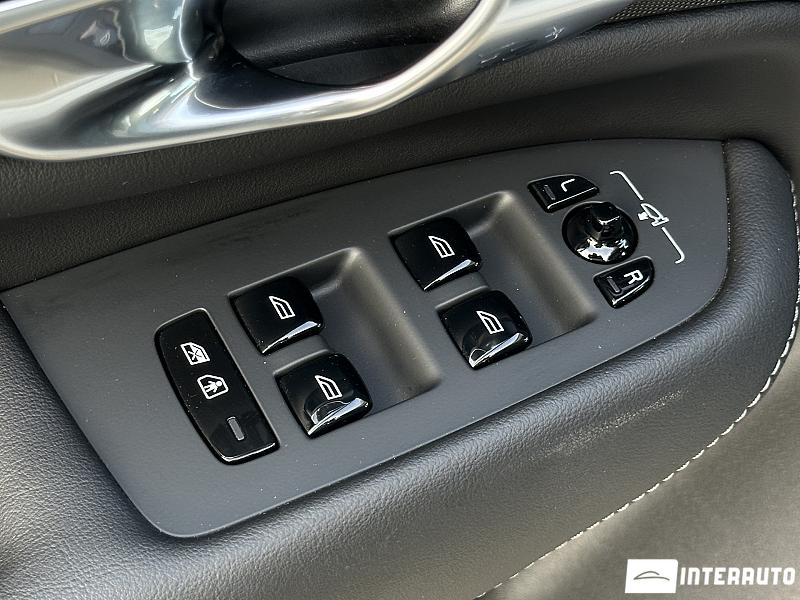 Volvo XC 90 32 automobil-interauto