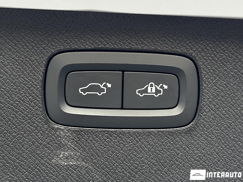 Volvo XC 90 36 automobil-interauto