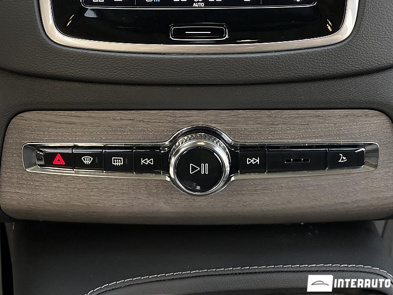 Volvo XC 90 22 automobil-interauto