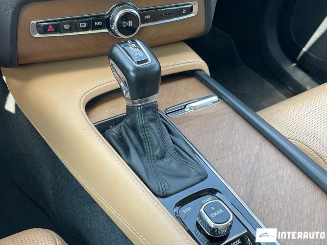 Volvo XC 90 42 interauto-car