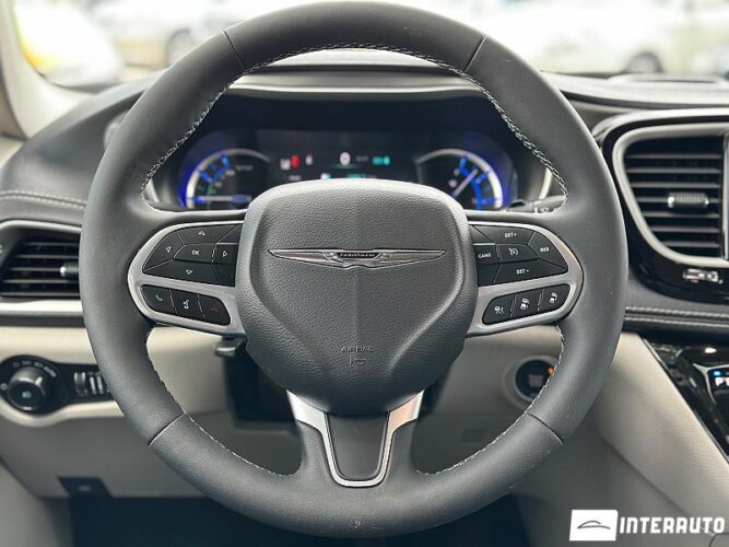 Chrysler Pacifica 50 interauto-car