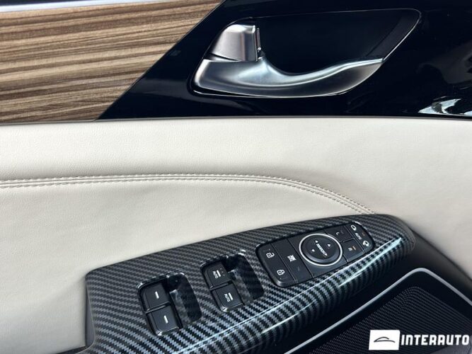 Kia K7 37 interauto-car