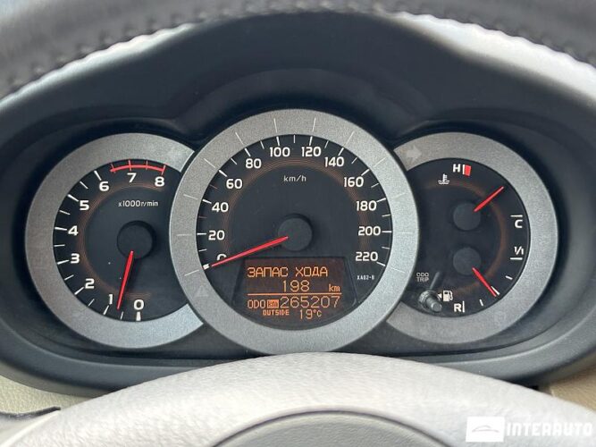 Toyota Rav-4 42 interauto-car