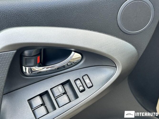 Toyota Rav-4 37 interauto-car