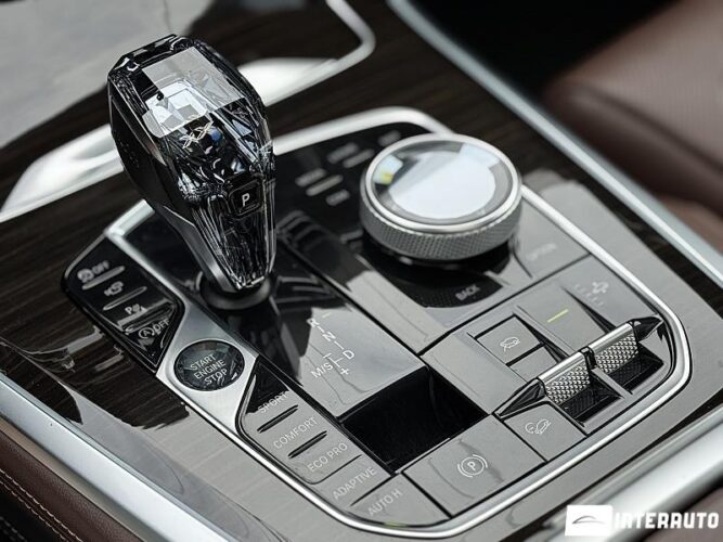 BMW X5 4.0i 50 interauto-car