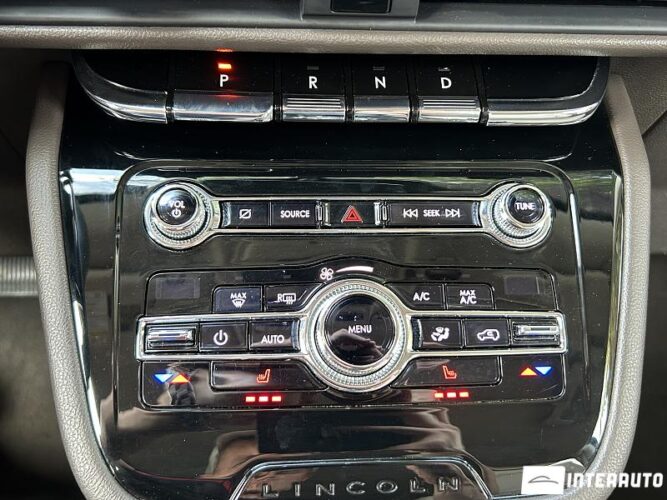 Lincoln Corsair 46 interauto-car