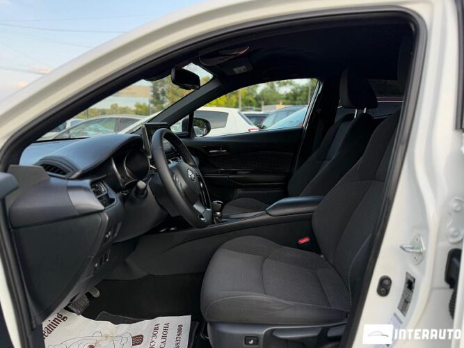 Toyota C-HR 36 interauto-car