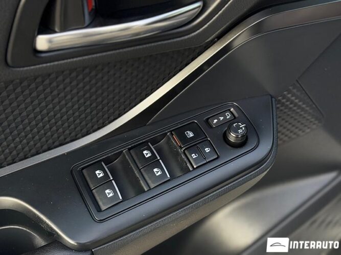 Toyota C-HR 37 interauto-car