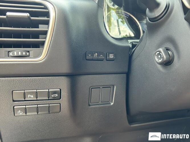 Lexus NX 300H 40 interauto-car