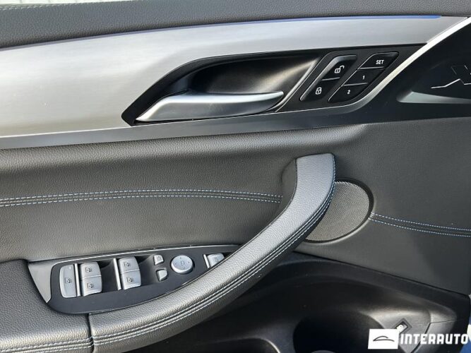 BMW X3 3.0e 55 interauto-car