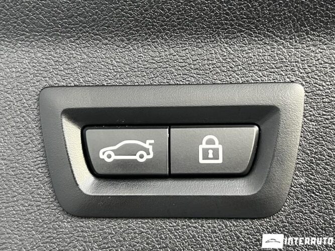 BMW X3 3.0e 54 interauto-car