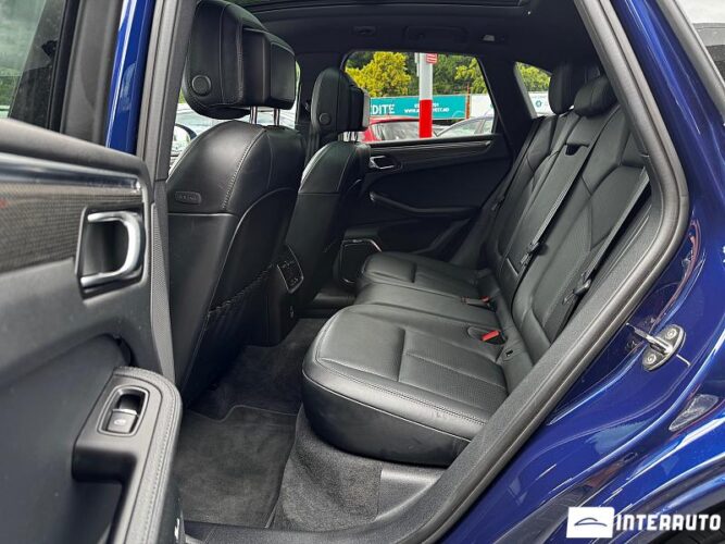 Porsche Macan S 54 interauto-car