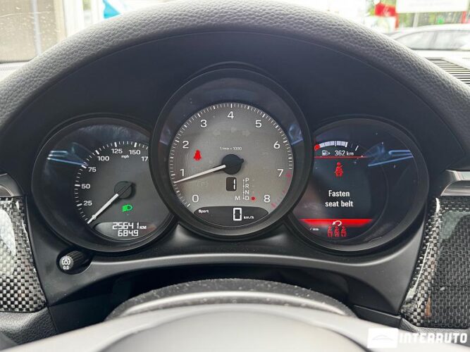 Porsche Macan S 44 interauto-car