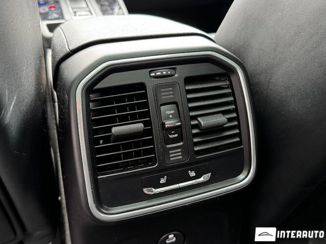 Porsche Macan S 52 interauto-car