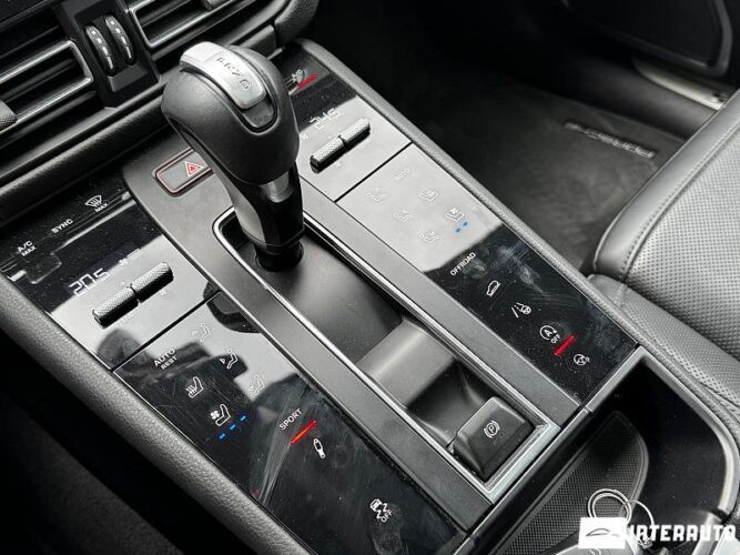 Porsche Macan S 47 interauto-car