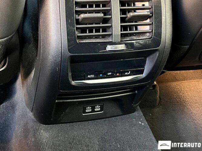 BMW X3 3.0i 50 interauto-car