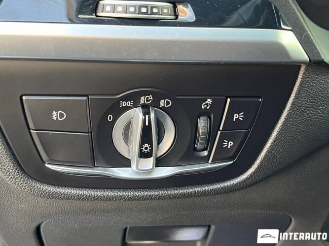 BMW X3 3.0i 47 interauto-car