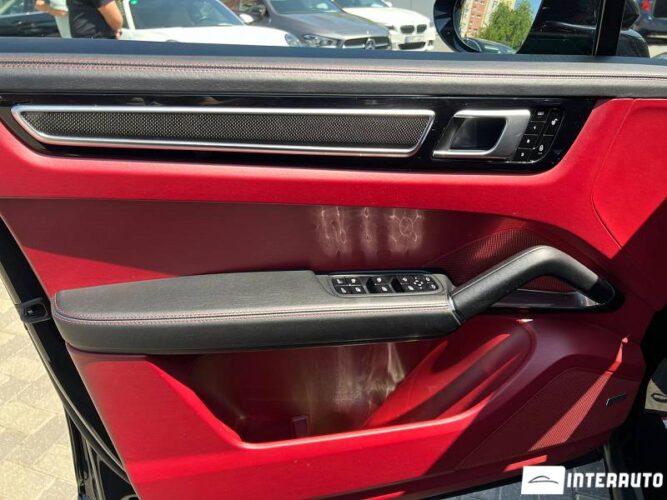 Porsche Cayenne Turbo 39 interauto-car