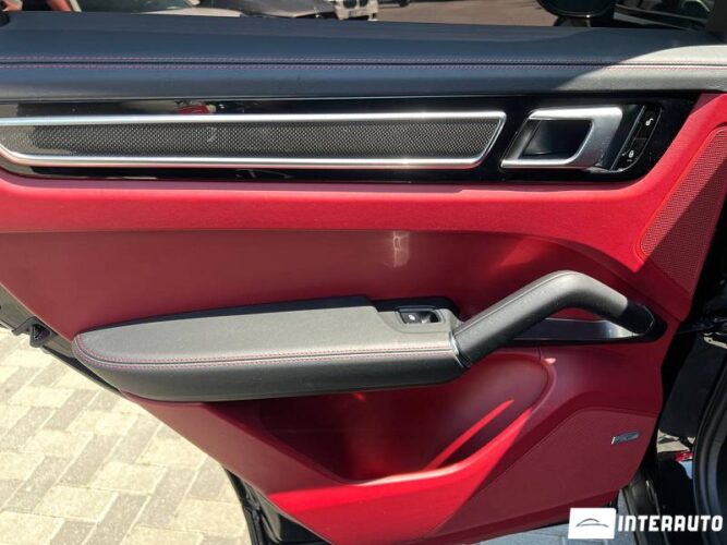 Porsche Cayenne Turbo 52 interauto-car