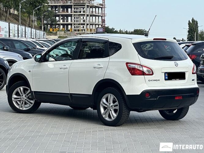 Nissan Qashqai 35 interauto-car