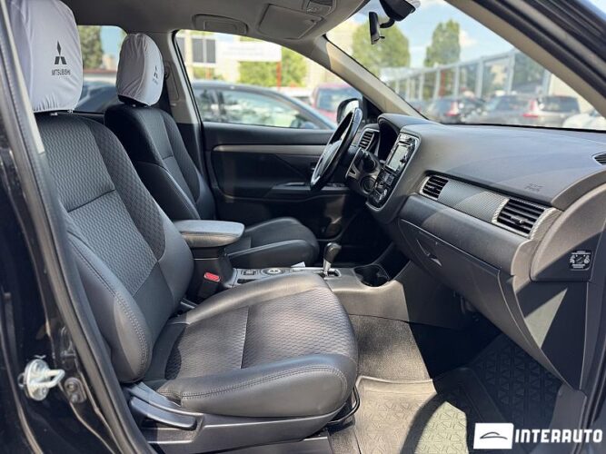 Mitsubishi Outlander 51 interauto-car