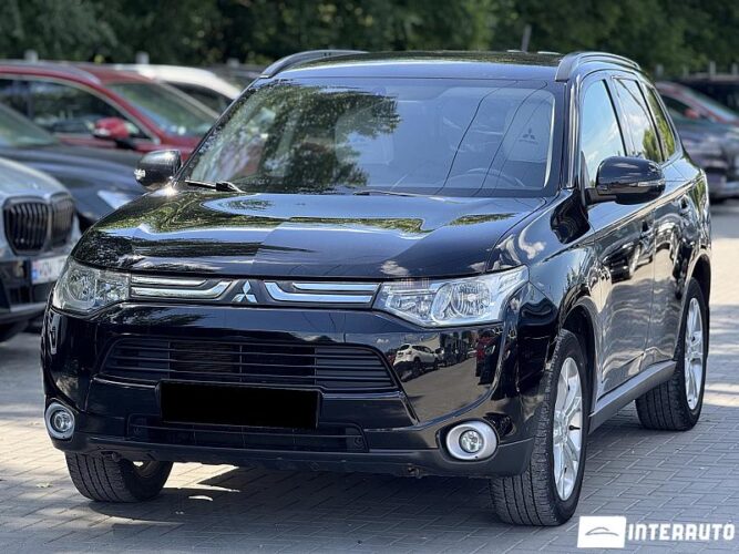 Mitsubishi Outlander 32 interauto-car