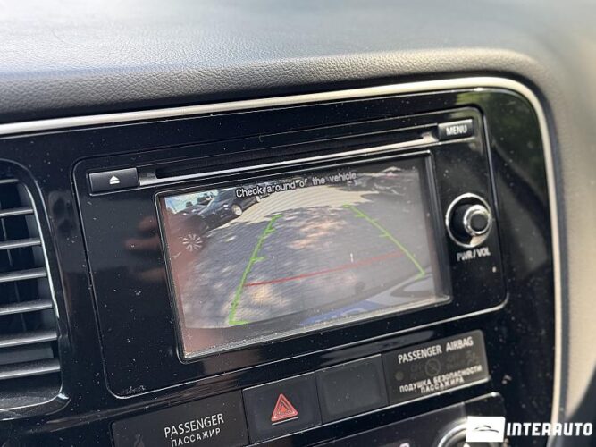 Mitsubishi Outlander 44 interauto-car