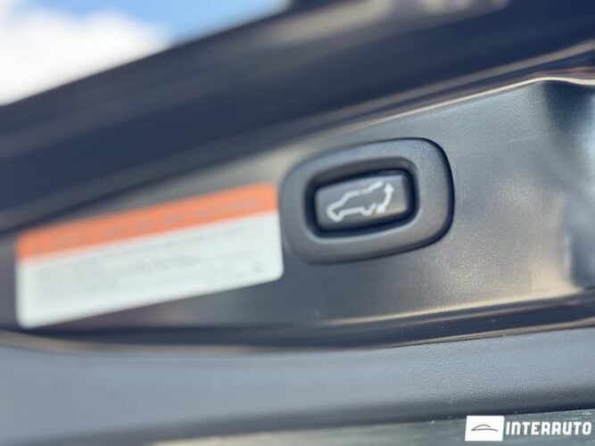 Mitsubishi Outlander 37 interauto-car