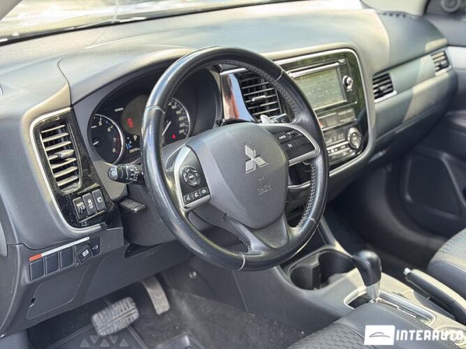 Mitsubishi Outlander 41 interauto-car